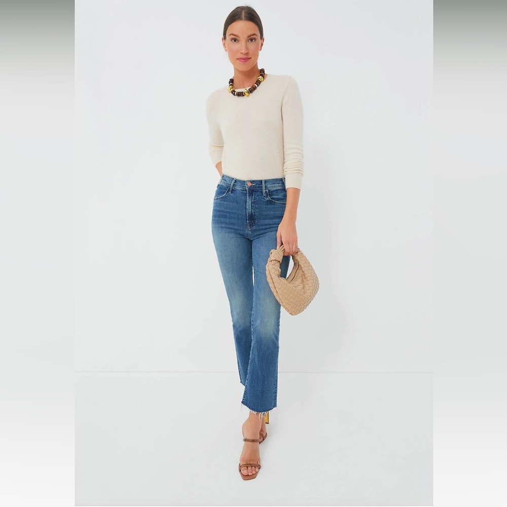 - NWT MOTHER Mid Rise Dazzler Ankle Fray New, size 29